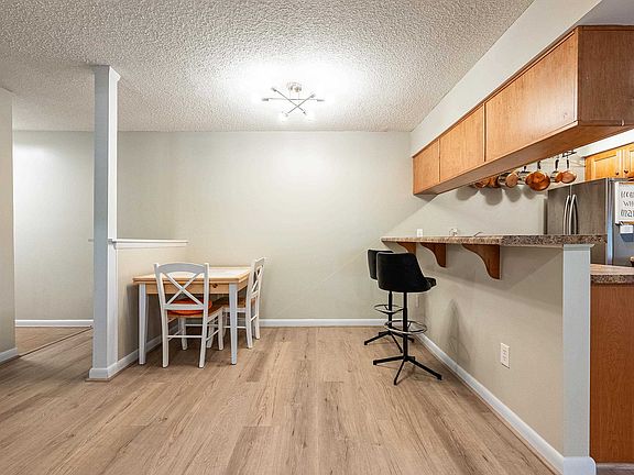 5th image of 1316 Henry Ln APT B
