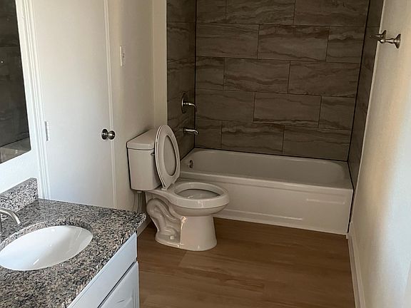 5th image of 1856 Amber Ln