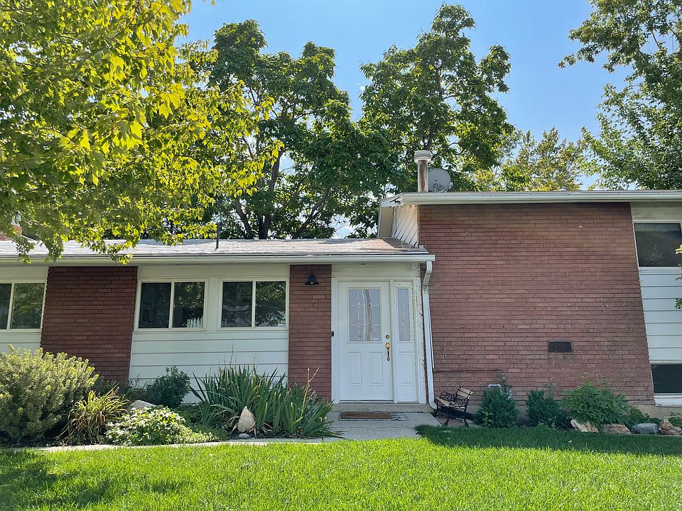 1st image of 2704 E Blue Spruce Dr