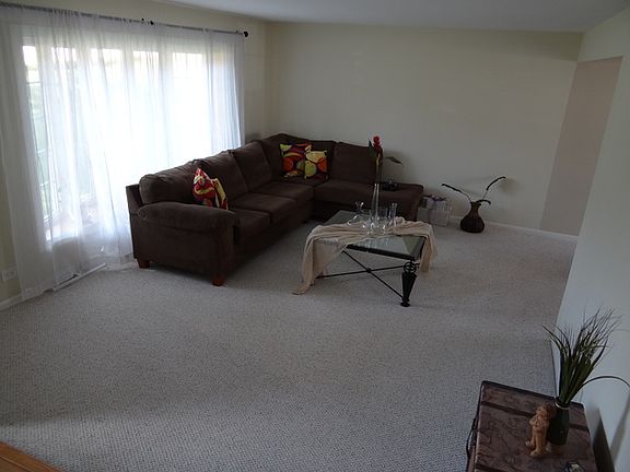 2nd image of 644 Armitage Ave