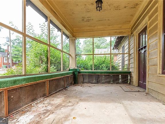 4th image of 969 Byron Dr SW