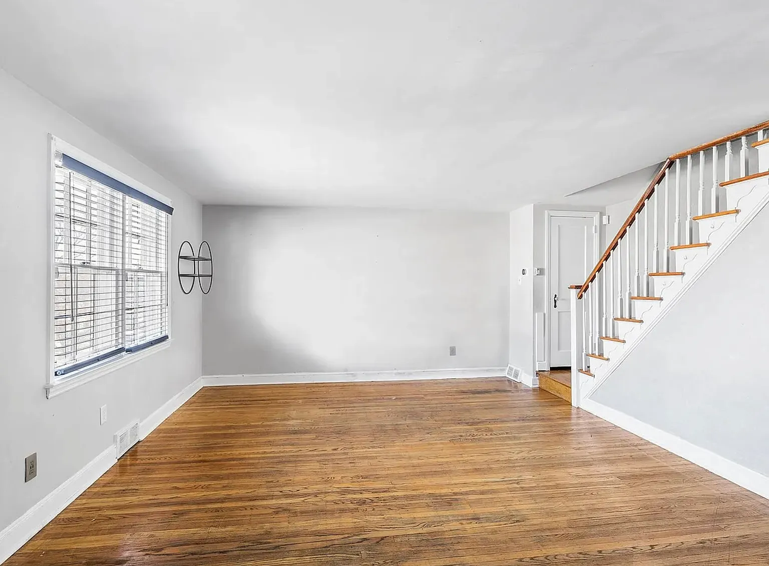 3 bed, 1.5 bath, 1292 sqft, $3,400 — Photo 4