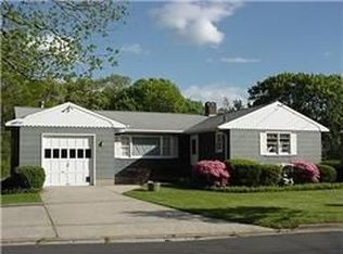 141 Merritts Pond Rd, Riverhead, NY 11901