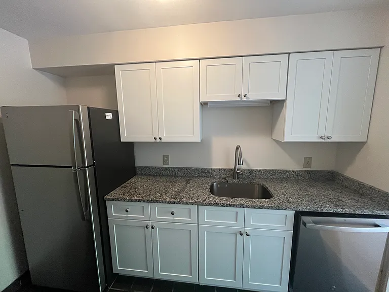 291 Hudson Ave #A — Photo 4