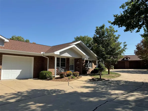 8 Latzer Ln, Highland, IL 62249