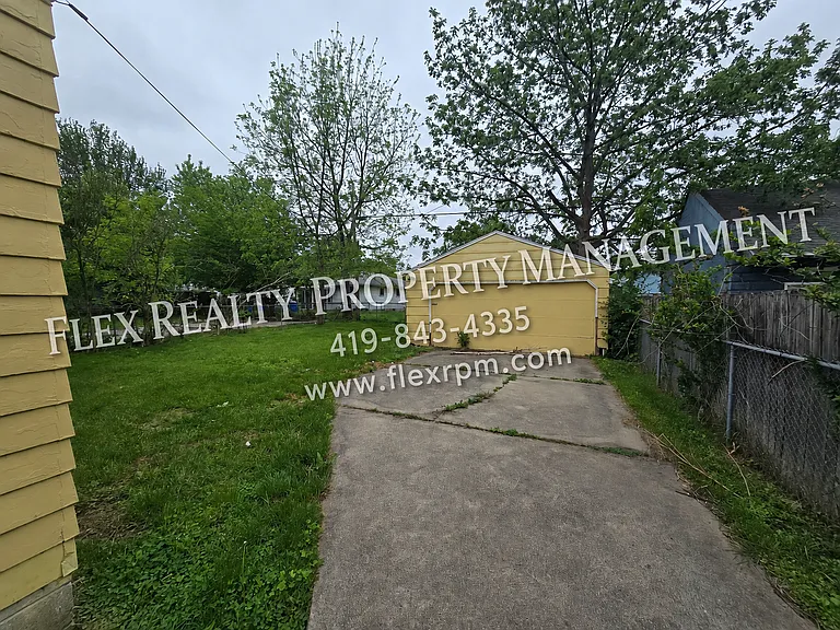 3901 Leybourn Ave — Photo 7