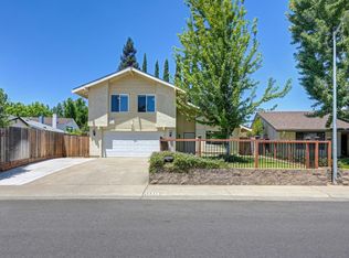 9241 Linda Rio Dr, Sacramento, CA 95826