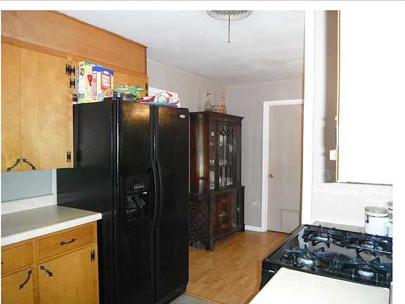 kitchen flows to breakfast area