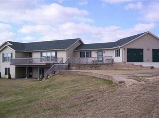 33198 216th St, Bellevue, IA 52031