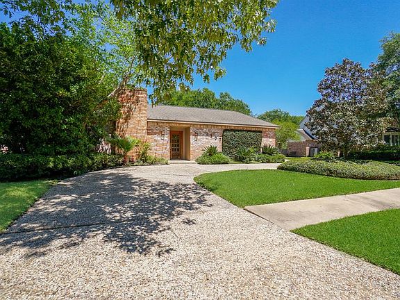 2nd image of 1307 Heathwood Dr