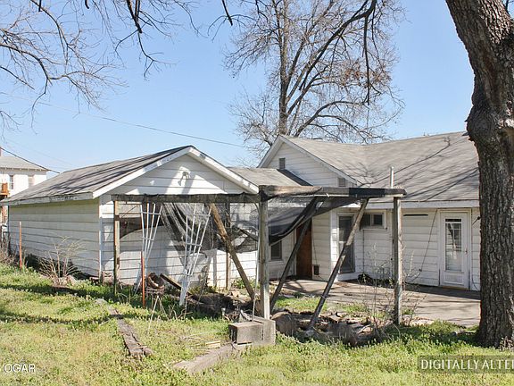 5th image of 100 S Oak St