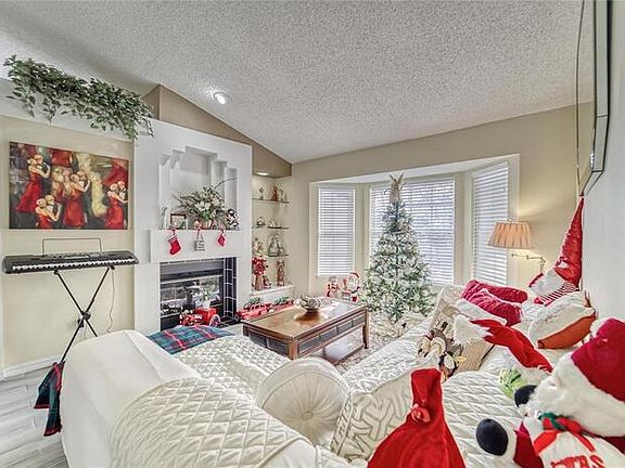 3rd image of 3305 Silverpond Dr