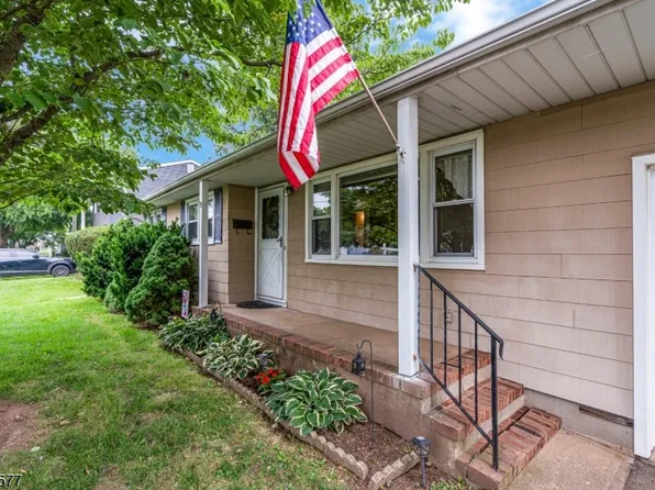 92 Louise Dr, Manville Boro, NJ 08835