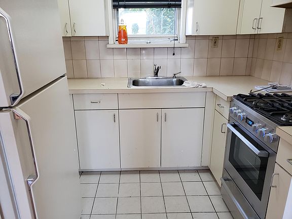 2nd image of 1035 Quincy Ave #2