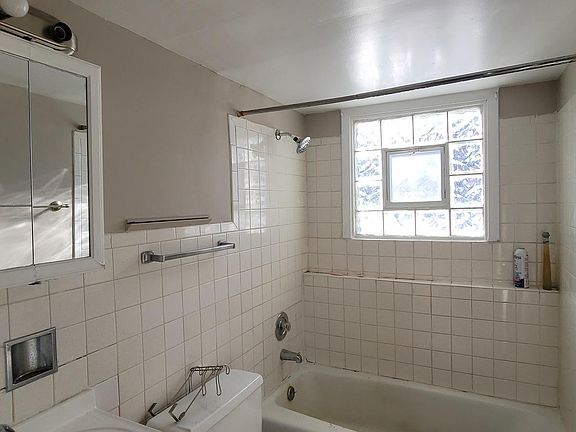 4th image of 1335 Abbott Dr APT 2