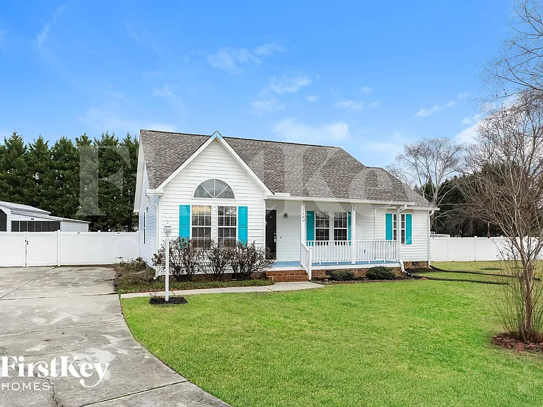 132 Mary Ln — Photo 1