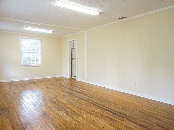 4th image of 1812 Clover Dr