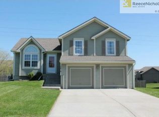 10819 N Smalley Ct, Kansas City, MO 64157
