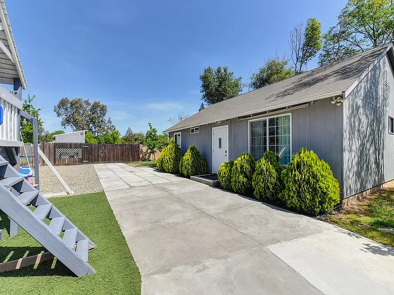 3945 Orange Grove Ave — Photo 42