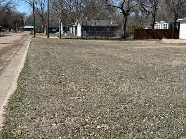 101 Kansas St, Larned, KS 67550