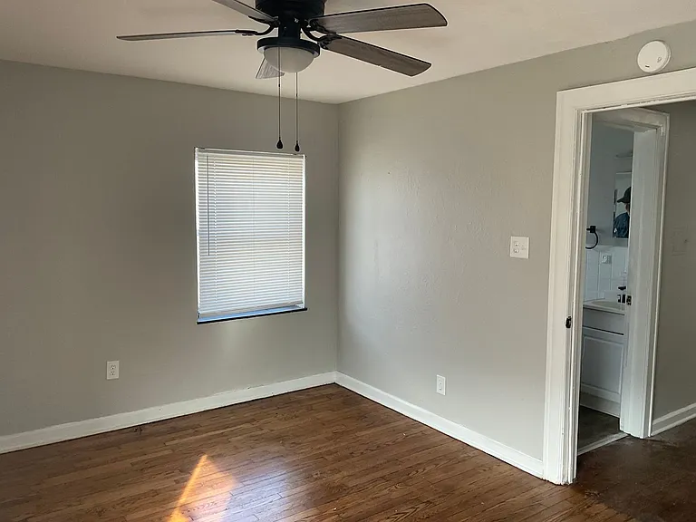 228 Sutherland Dr — Photo 3