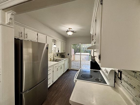 4th image of 712 Neville Ct SE