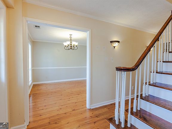3rd image of 302 Martingale Dr