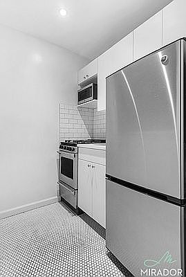 3rd image of 119 E 83rd St APT 4C