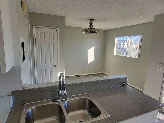 5th image of 1081 Temple Ave #87