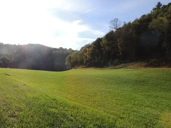 9 Gambetta Rd, Galax, VA 24333