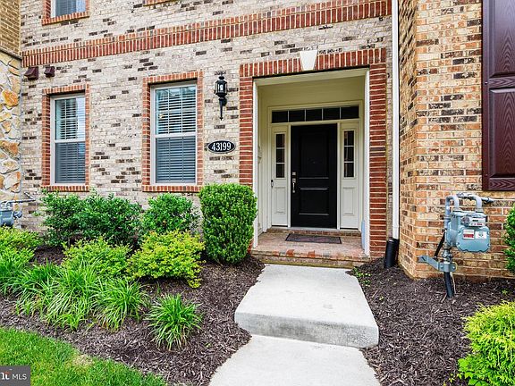 3rd image of 43199 Halkett Sq