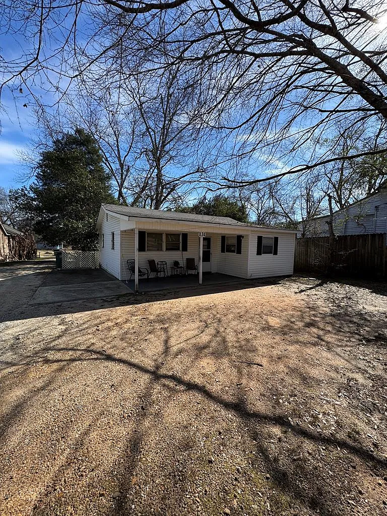 131 Sanford Ave photo 1