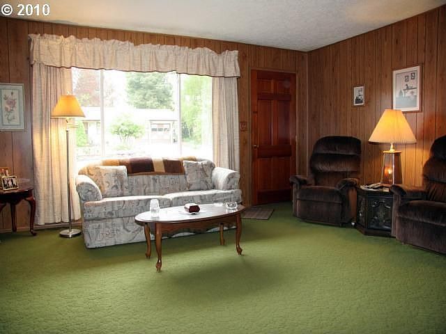 2nd image of 4100 NE 52nd St