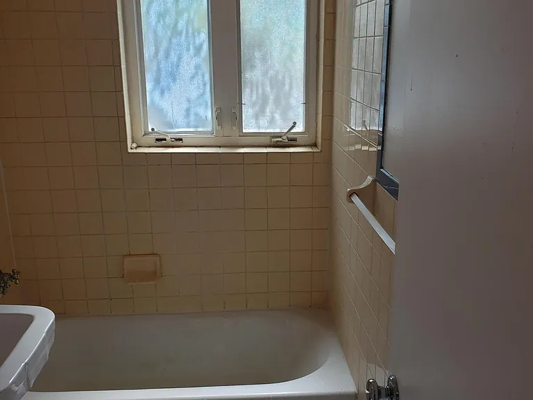 900 W Yandell Dr — Photo 12