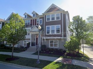 112 Waterbury Cir, Schaumburg, IL 60193