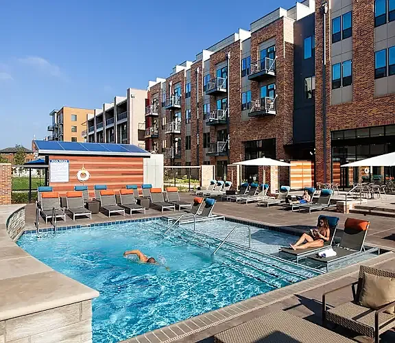 2 bed, 1000 sqft, $1,810 — Photo 2
