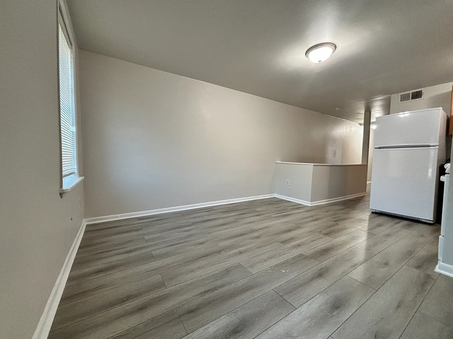 1 bed, 700 sqft, $995 — Photo 2