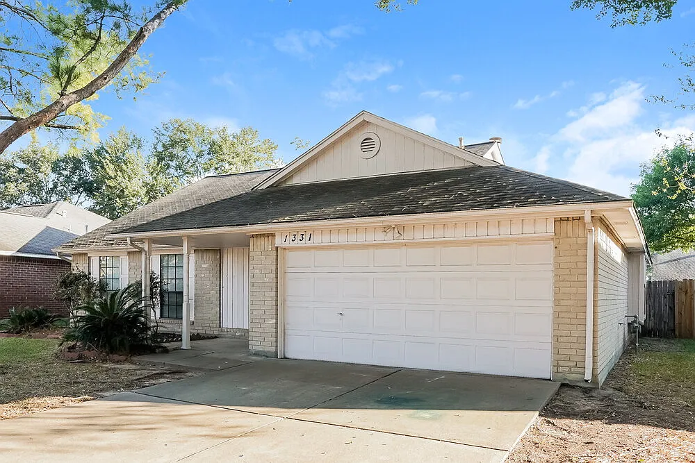 4 bed, 2.0 bath, 2050 sqft, $2,105 — Photo 3