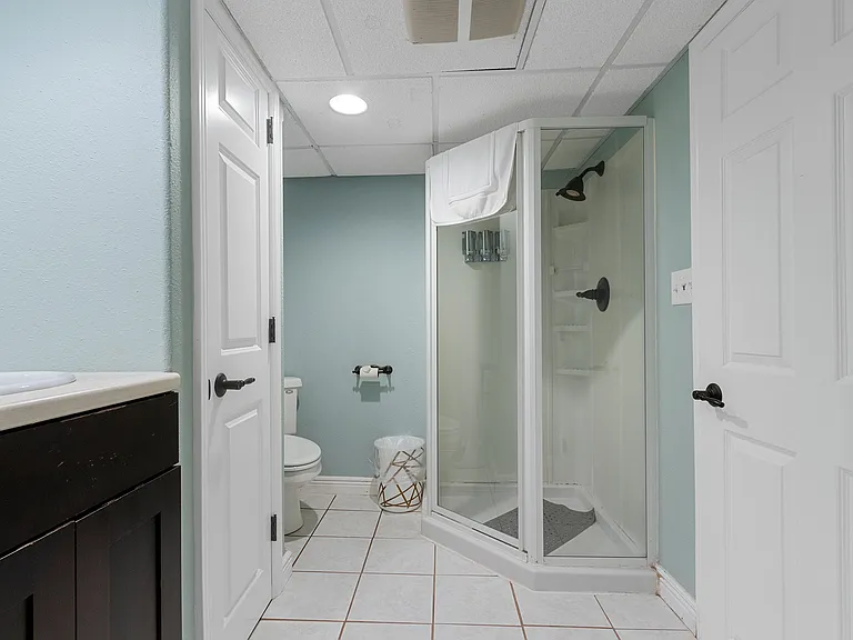 1338 W 8th St — Photo 22