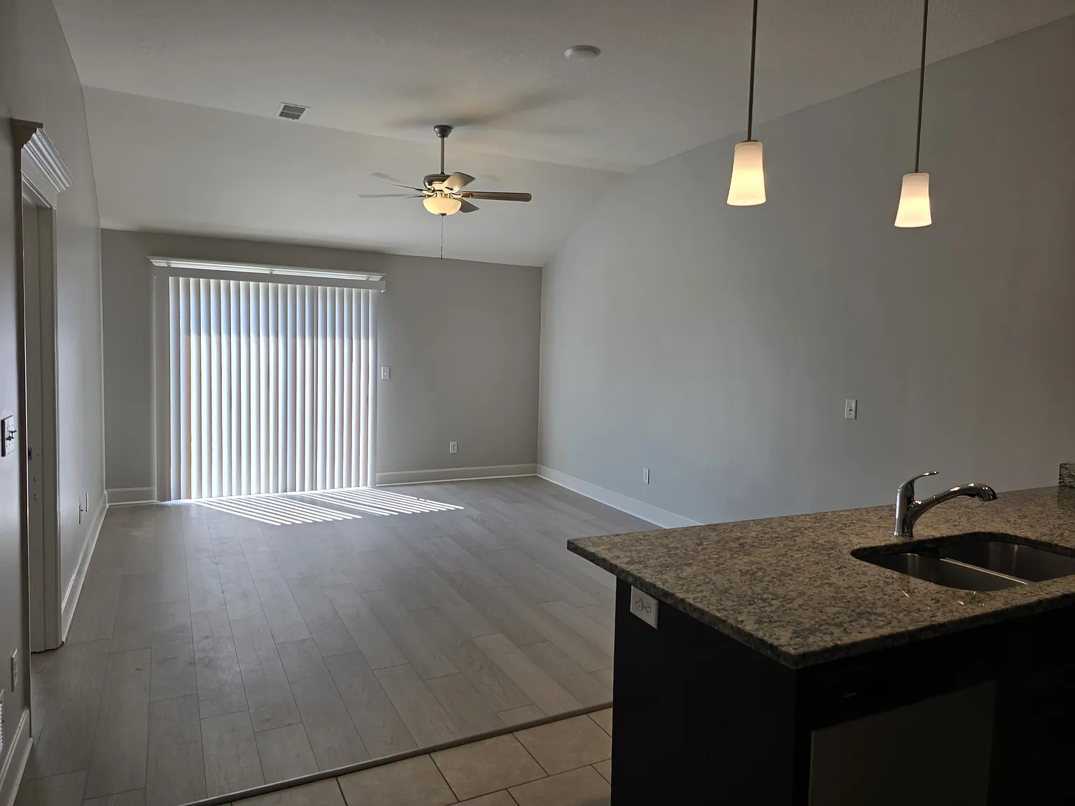 3 bed, 1300 sqft, $1,850 — Photo 2