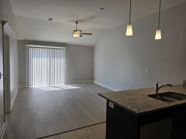 9303 N Robinhood Ave, Kansas City, MO 64154