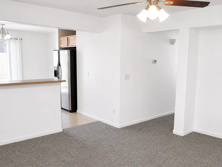 1096 W Desert Valley Dr — Photo 4