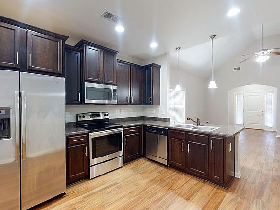 4th image of 200 Claudia Dr