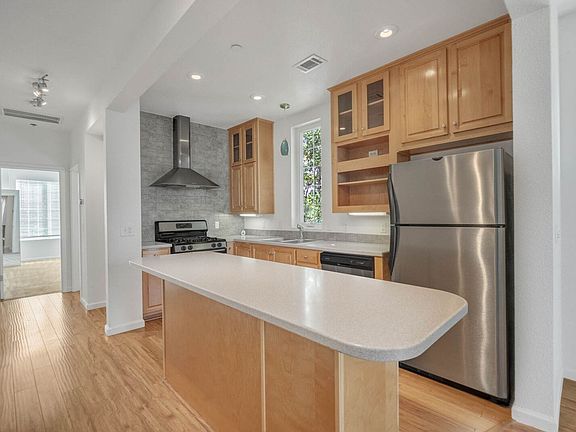 4th image of 440 Harriet Ln