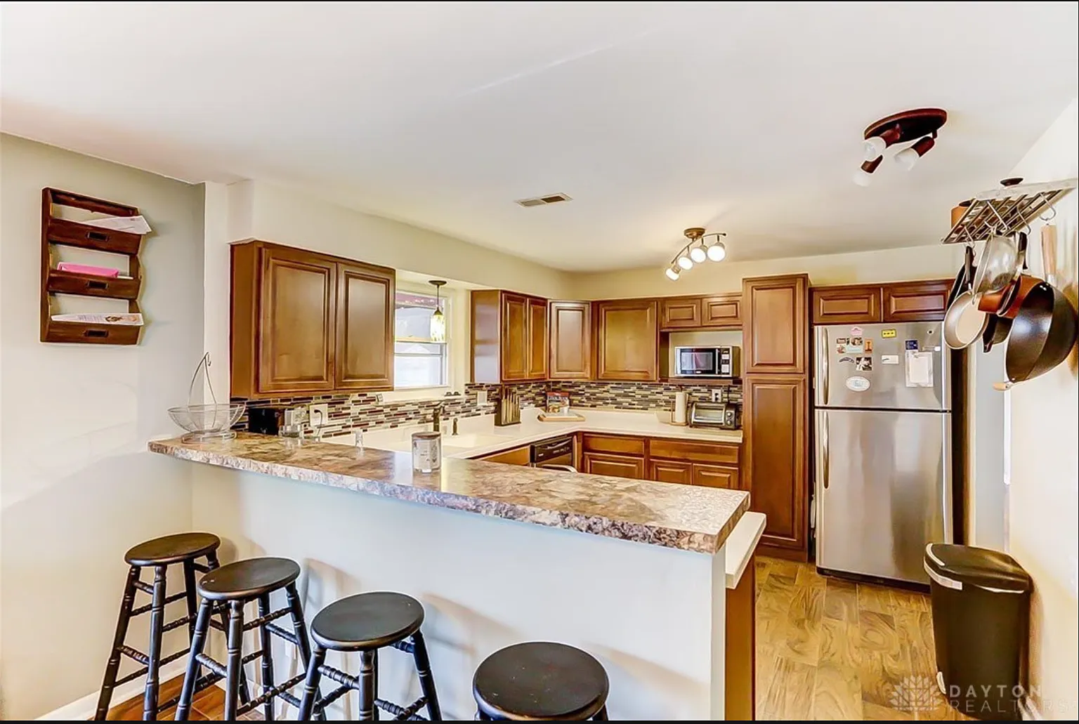3 bed, 1350 sqft, $2,000 — Photo 3