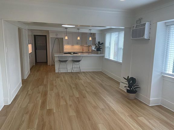 3rd image of 440 Coronado Ave #440