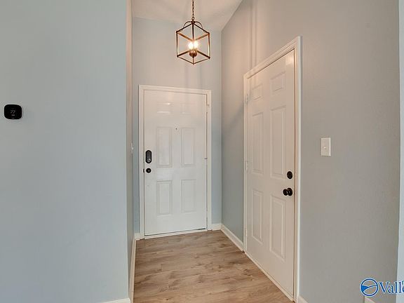 5th image of 120 River Oaks Dr NW