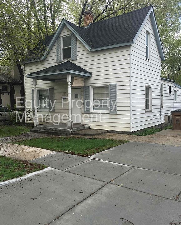 1st image of 320 E Roosevelt Ave