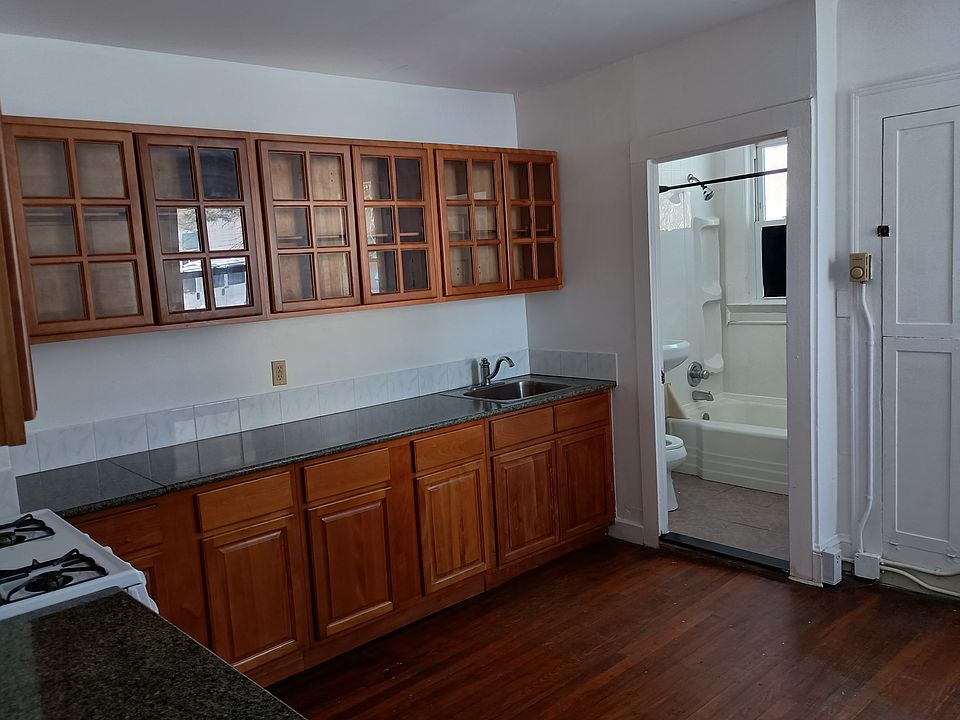 2nd image of 140 Washington St #1