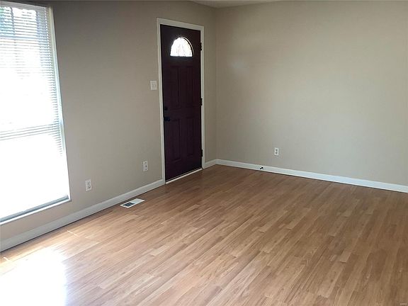 4th image of 615 Rosetta Dr